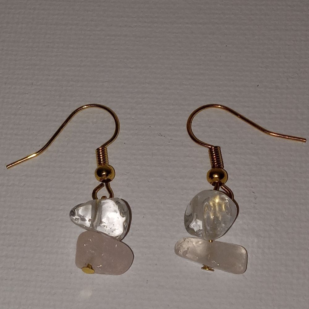 💕5/25 White stone chip earrings - Picture 3 of 3